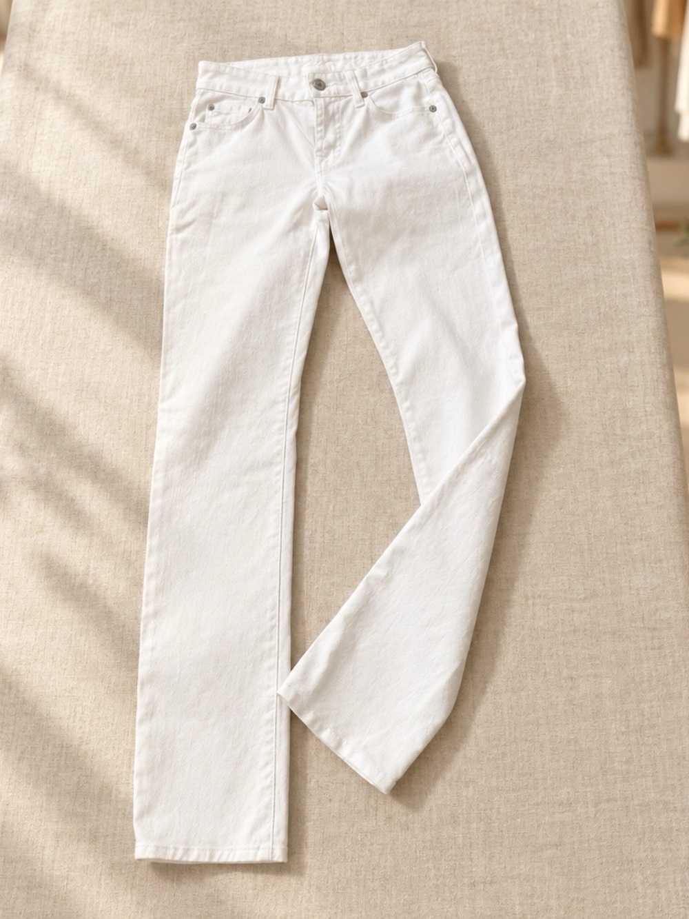 7 FOR ALL MANKIND White Jeans Size 26